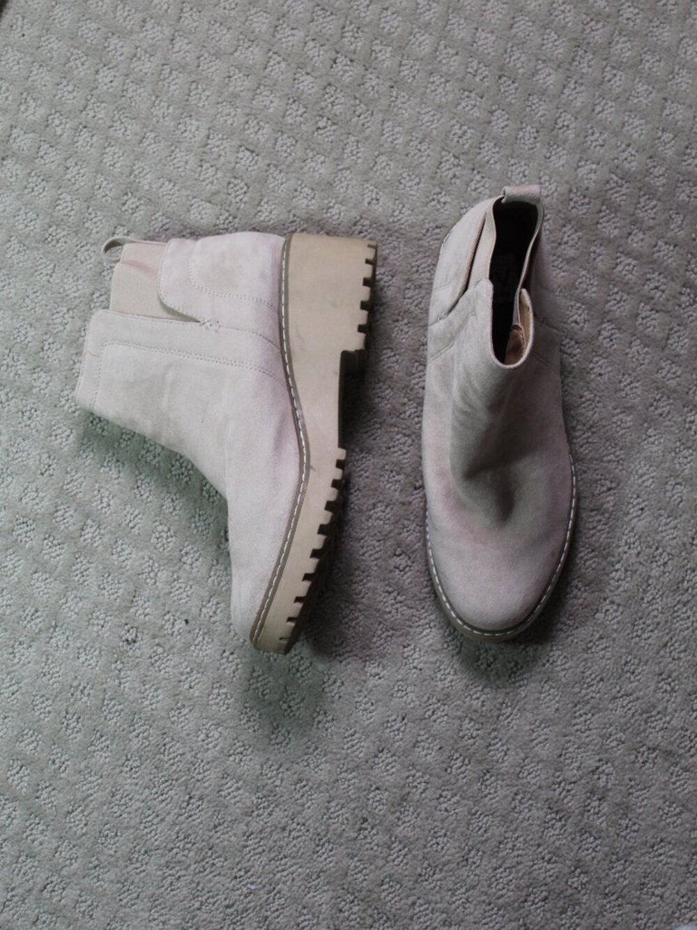 Dolce Vita Rielle Size 10 Beige Suede Lug Sole Ankle Boots